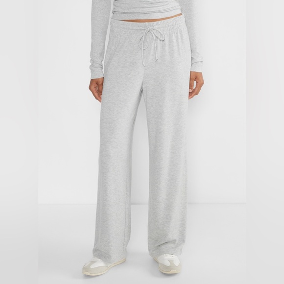 Aritzia Matching Set Destination Longsleeve Recharge Pant Heather Light Grey - Picture 3 of 15